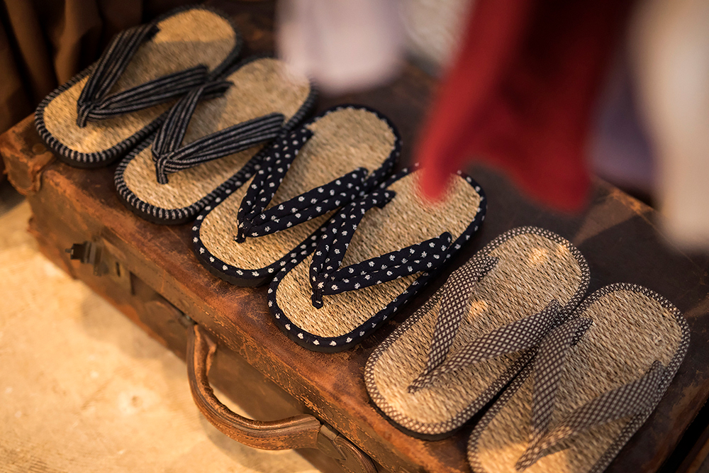 yahsoの密かな人気商品、雪駄。岡山の畳職人が手作りしたもので、履き心地の良さに定評があるそうです。