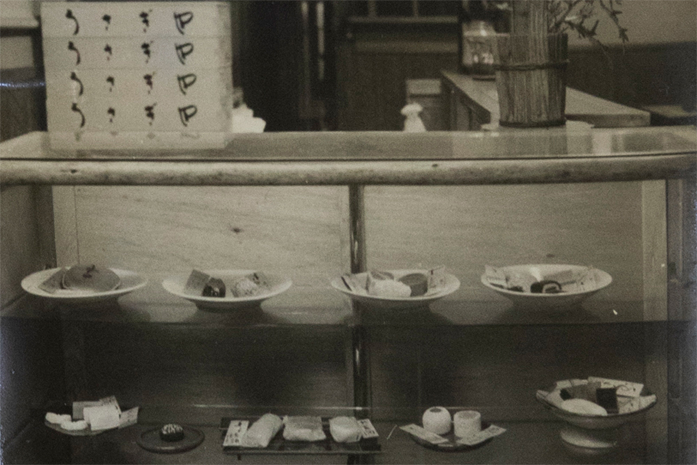 阿佐ヶ谷に開店した頃の店先の様子（1957年撮影）