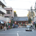 高円寺経済新聞記者のガイドで駅南エリアの“古着屋街”を歩く