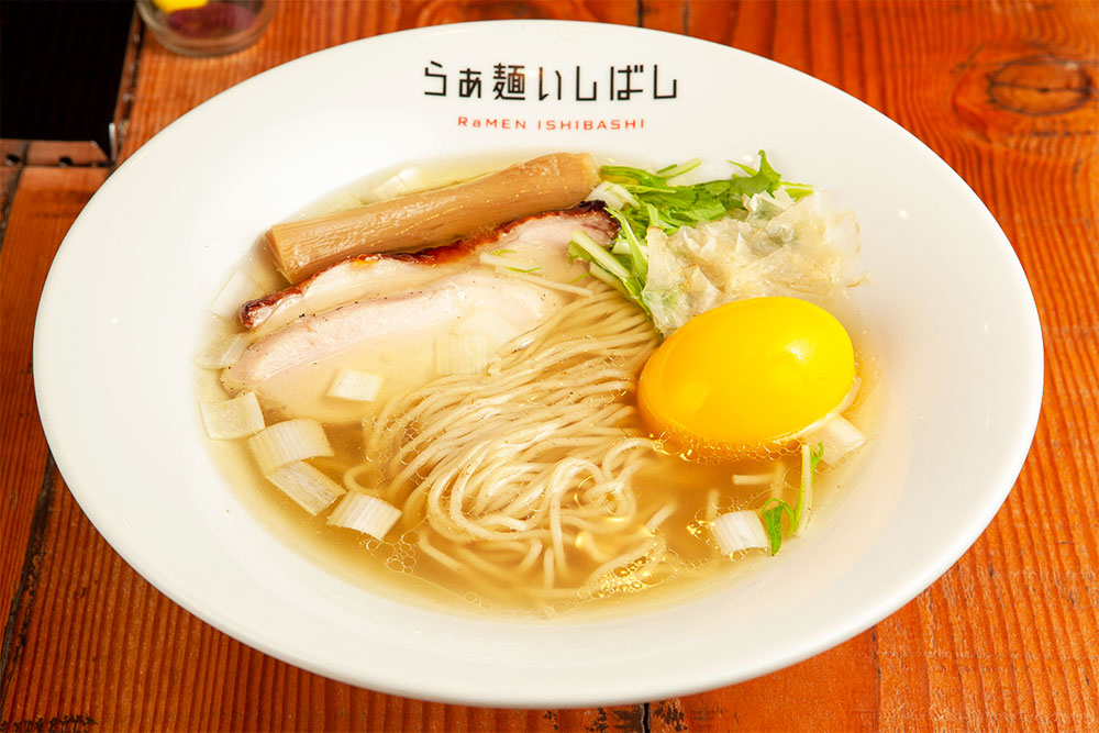 味玉塩らぁ麺（930円）