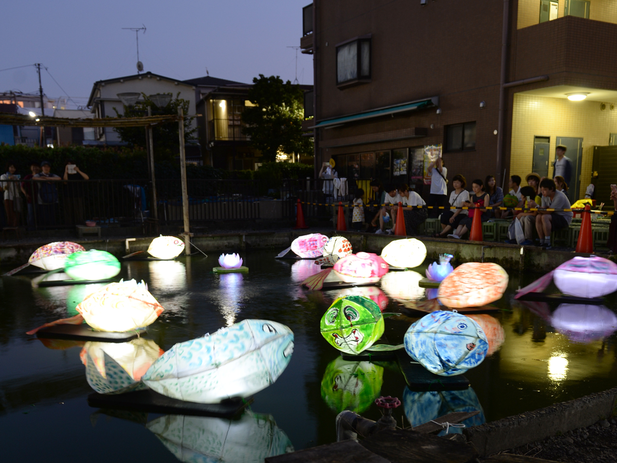阿佐ヶ谷七夕まつりの金魚灯篭の展示