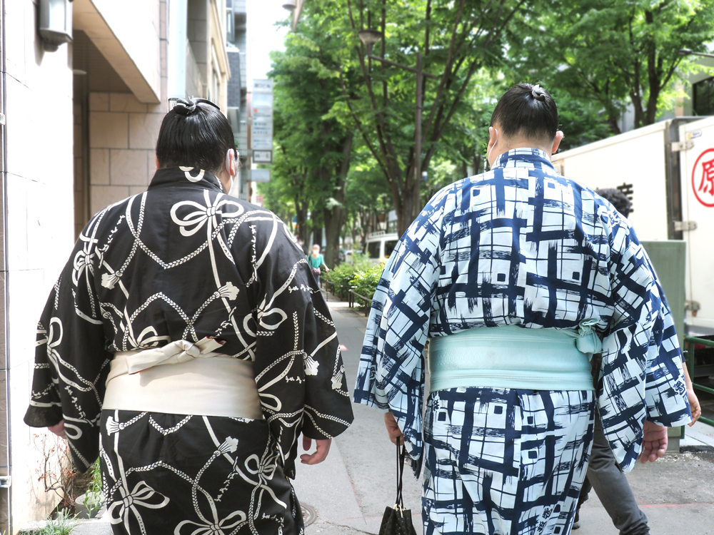 力士といっしょに阿佐ヶ谷散歩