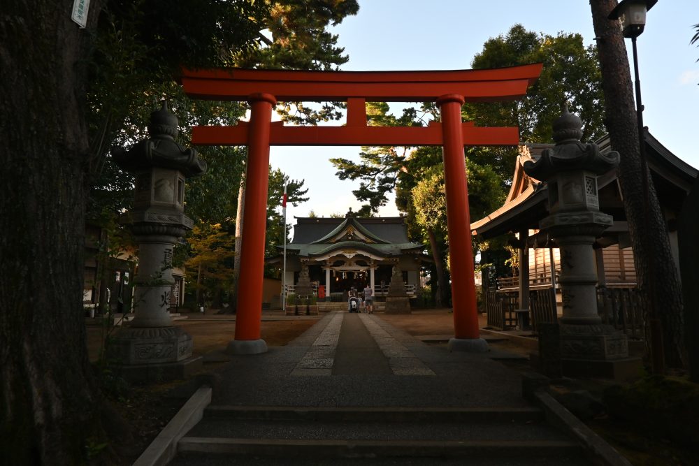 戦国時代末期に創建された「天沼八幡神社」