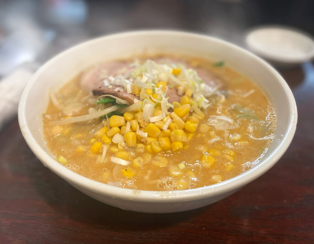 らーめん大慶のみそらーめん(880円)にコーン(100円)をトッピング