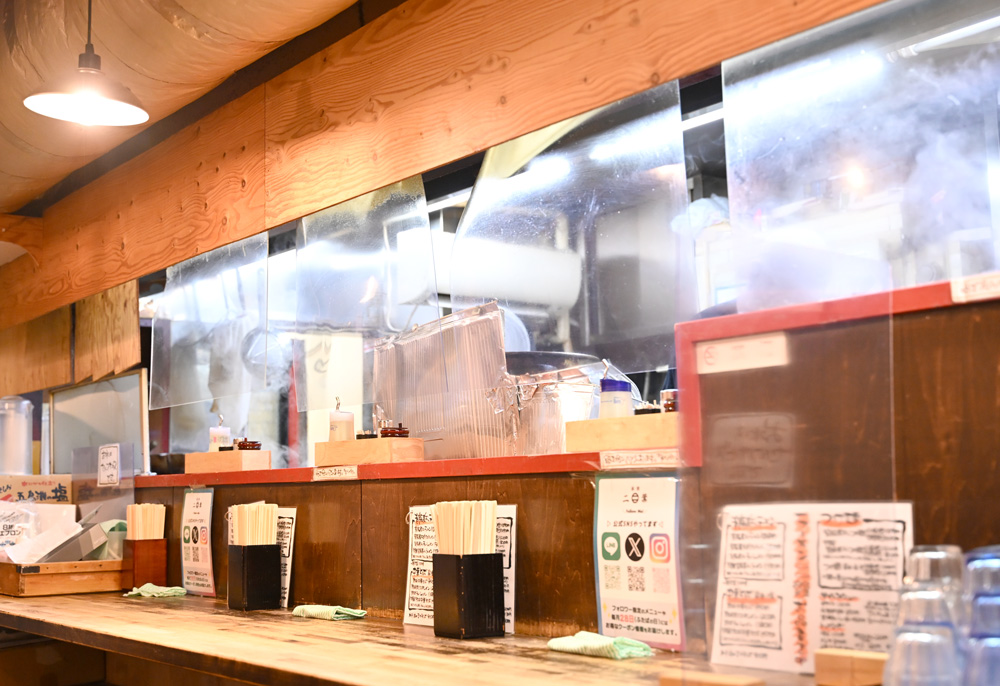 二葉　店内