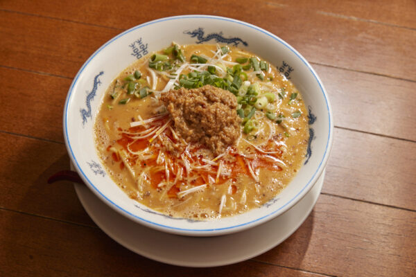 坦々麺/豚骨スープを使った珍しいタイプの坦々麺。