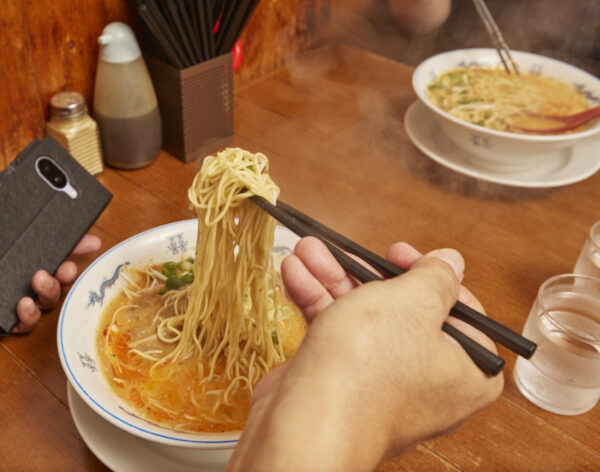 麺は豚骨ラーメンの本場、福岡から取り寄せている。